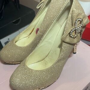 Elegant Gold Women's Heels with Bow Accent